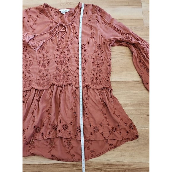 American Eagle Boho Eyelet embroidery Tunic Top Size XS Rust Tie V Neck Blouse - Picture 7 of 8